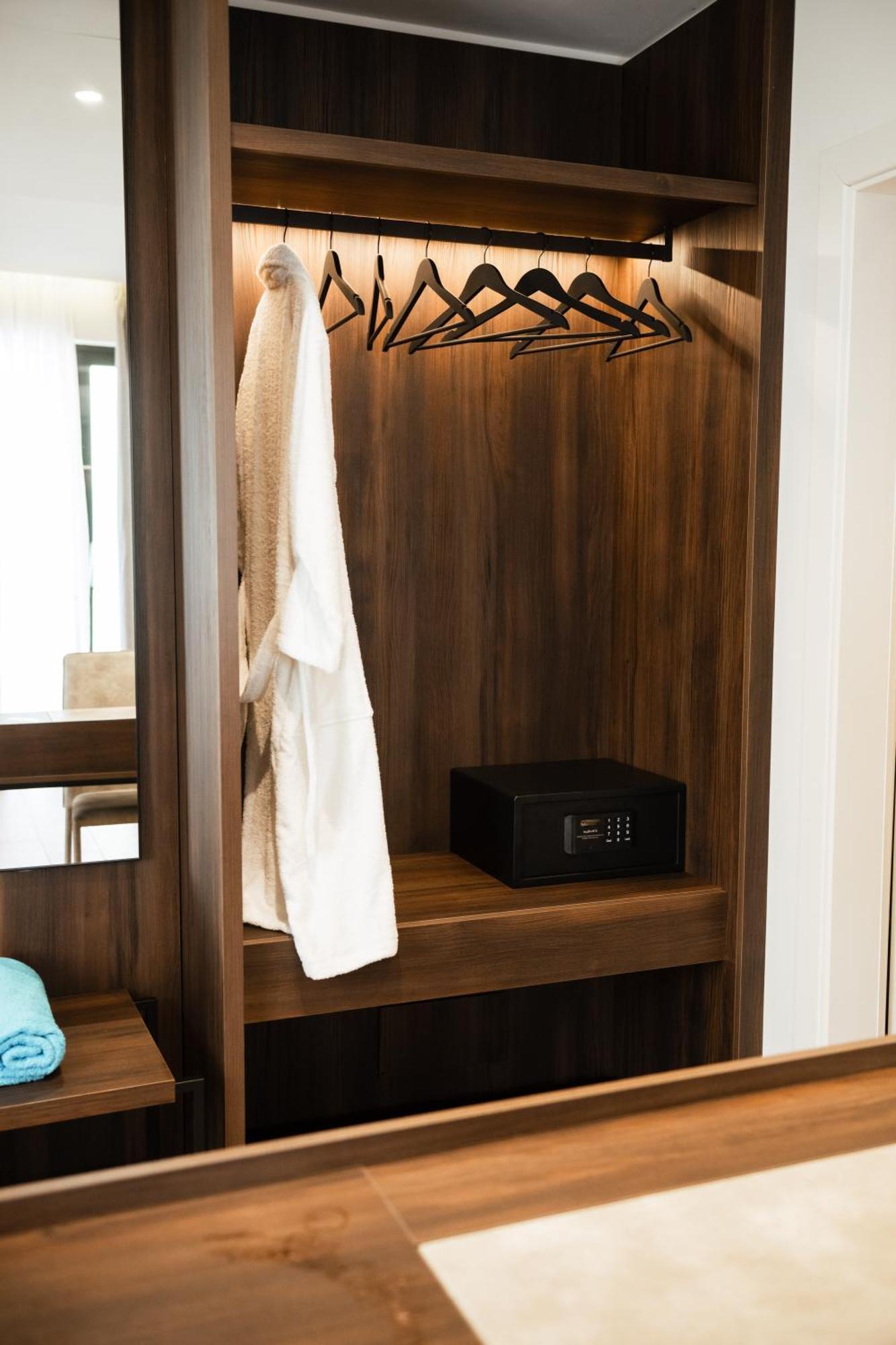 Jost Caravel Hotel Radhime Ngoại thất bức ảnh